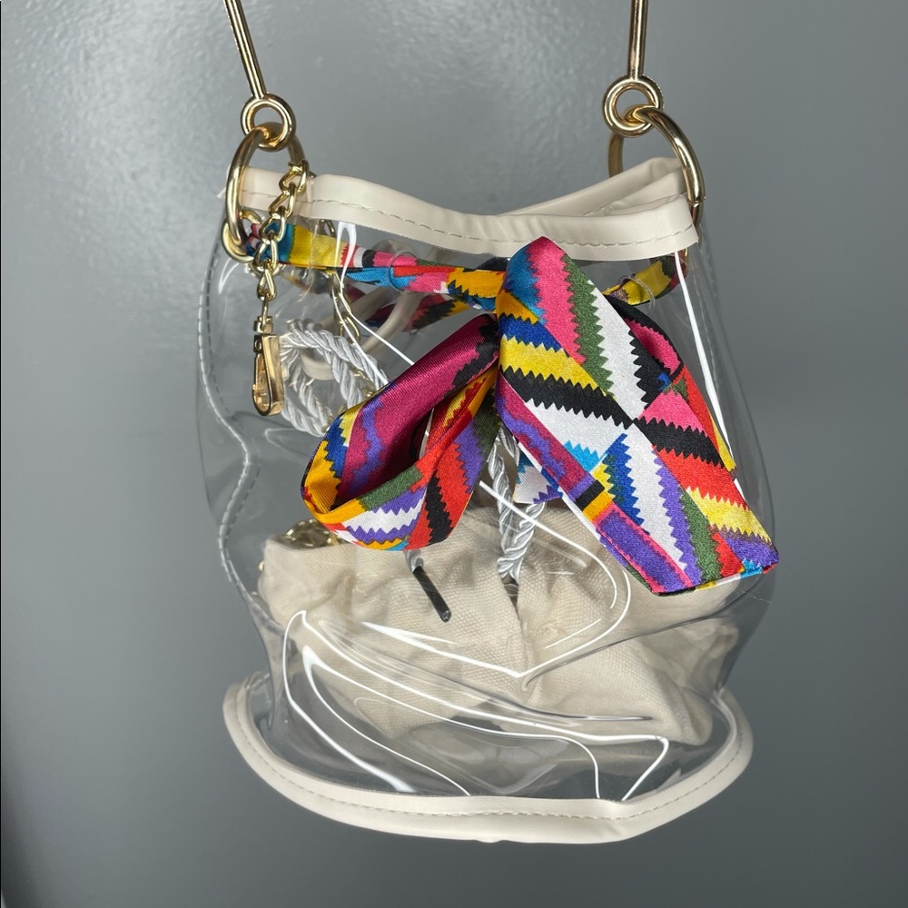 Clear detail bag. CHAIN INCLUDED.